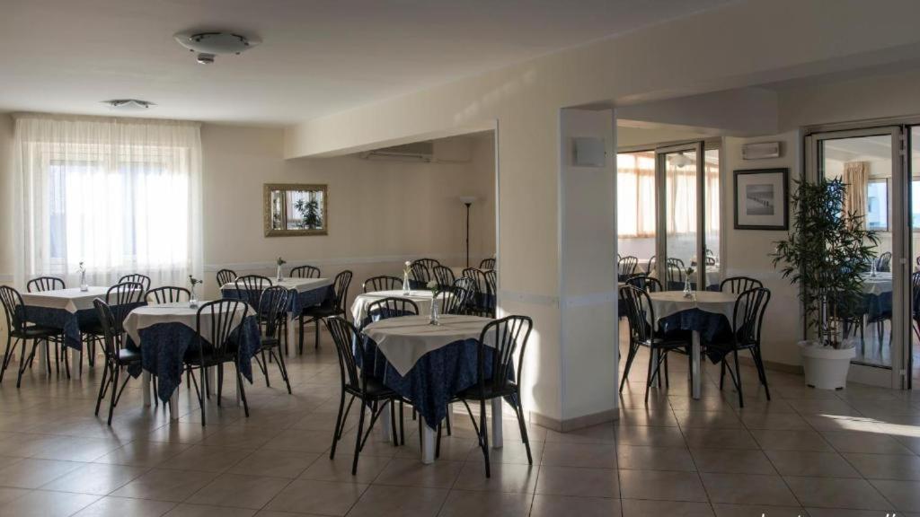 Hotel Antagos Montesilvano Bagian luar foto