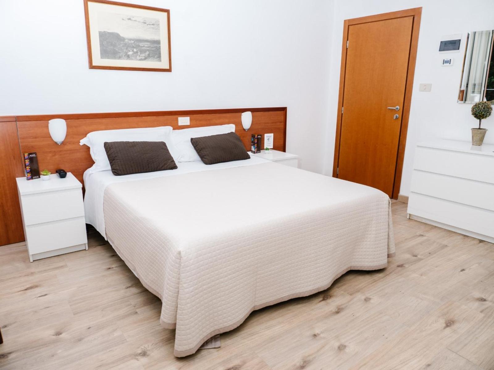 Hotel Antagos Montesilvano Bagian luar foto
