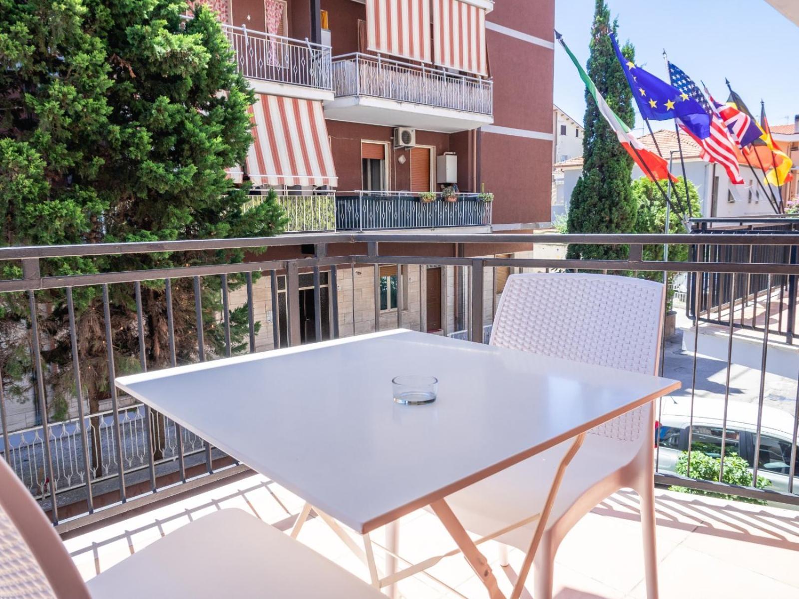 Hotel Antagos Montesilvano Bagian luar foto