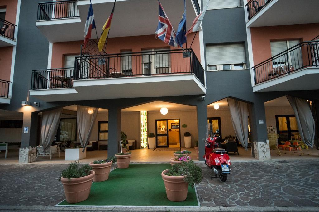 Hotel Antagos Montesilvano Bagian luar foto