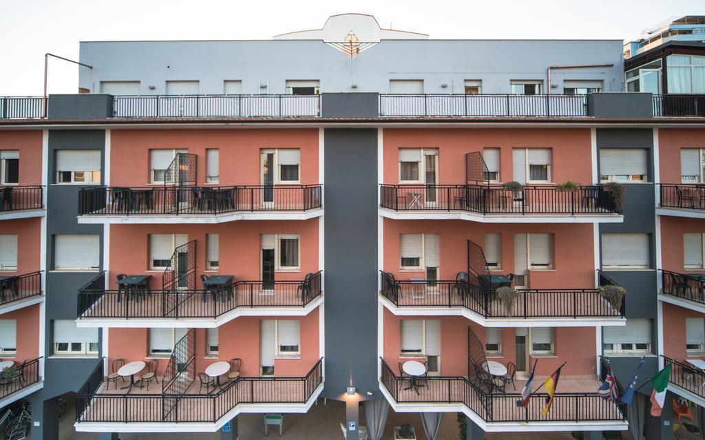 Hotel Antagos Montesilvano Bagian luar foto